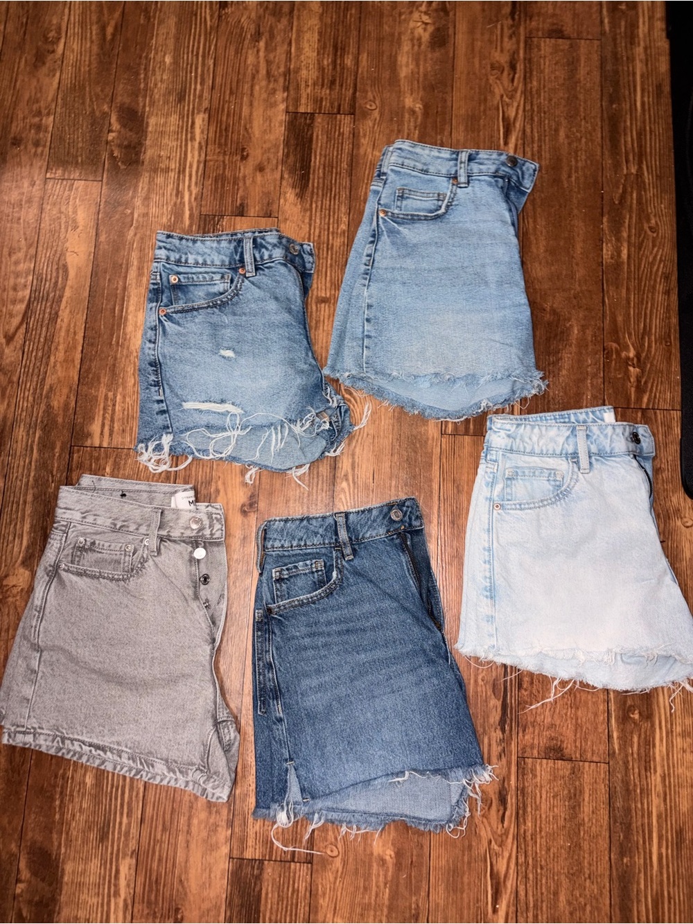 Lot de jeans et de shorts